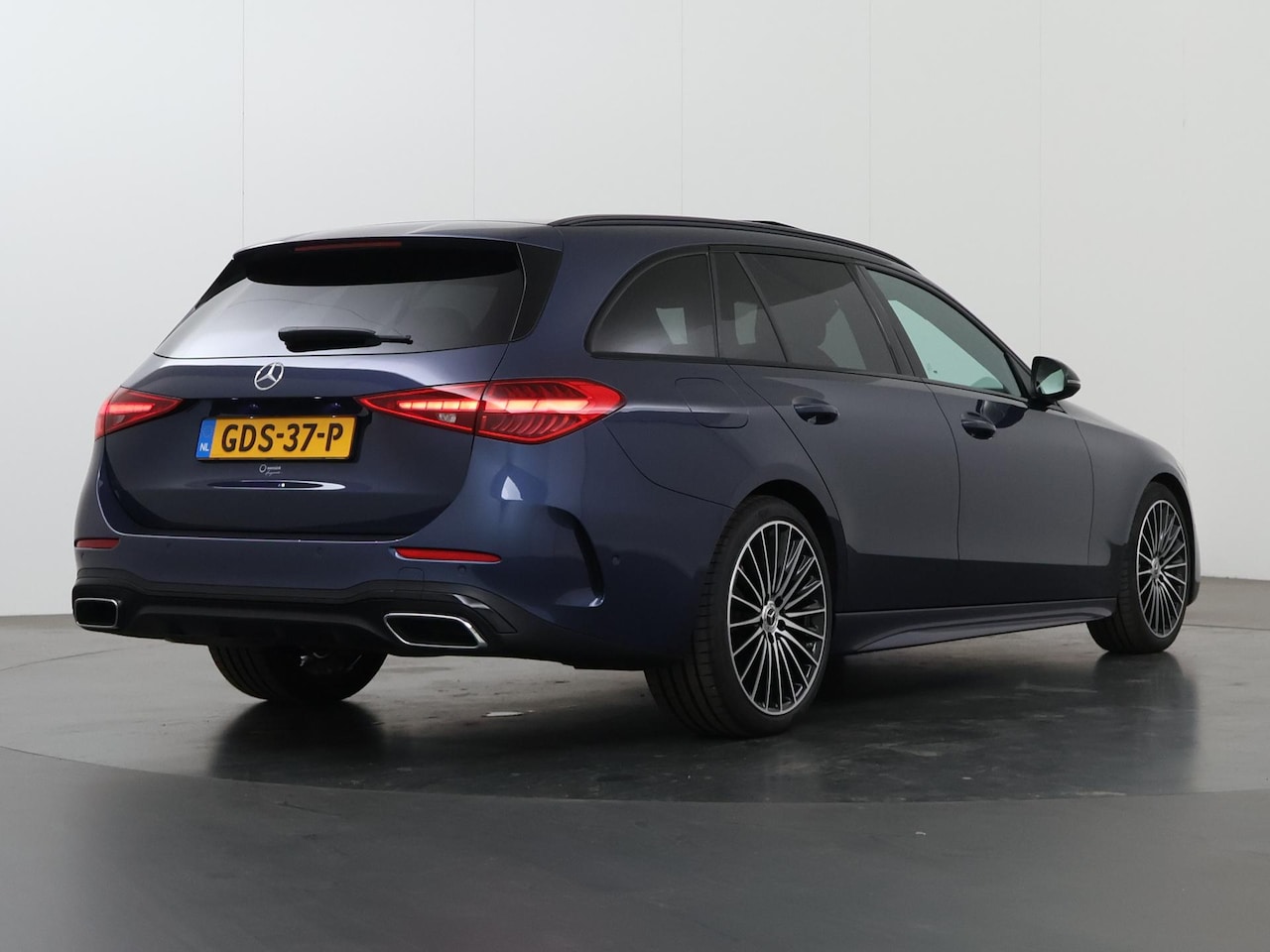 Mercedes-Benz C-klasse Estate - 180 AMG Line | Nightpakket | 19-Inch | Panoramadak | Apple Car Play | Massagestoelen | Sto - AutoWereld.nl