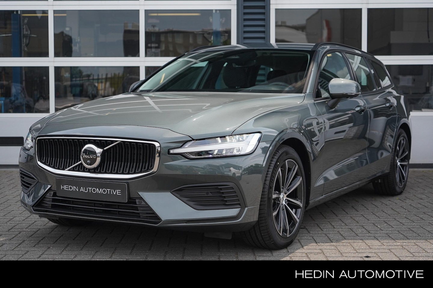 Volvo V60 - 2.0 T6 Plug-in hybrid AWD Business Edition | 360 Camera | Lederenbekleding | Harman/Kardon - AutoWereld.nl