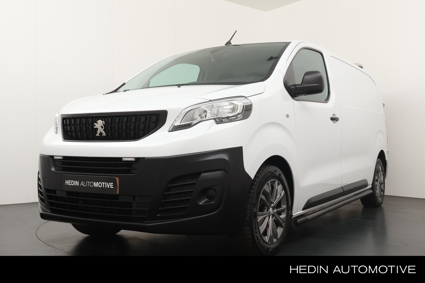 Peugeot Expert - 2.0 145pk Standard Premium Automaat | Airco | Trekhaak | Zwaaibalk | Navigatie | - AutoWereld.nl