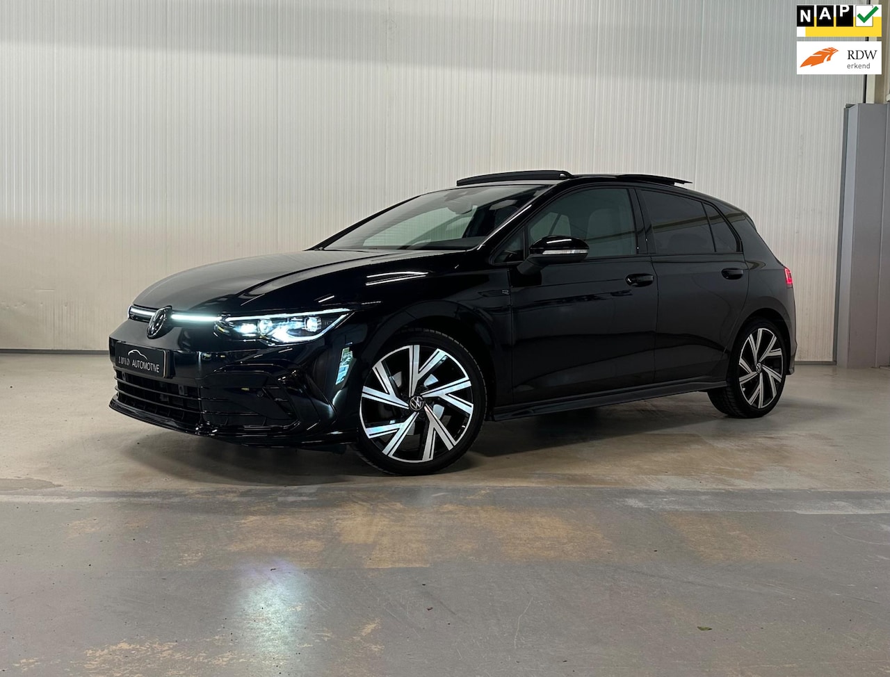 Volkswagen Golf - 1.5 eTSI R-Line | PANO | 3x R-LINE | IQ LIGHTS | FABRIEKSGARANTIE - AutoWereld.nl