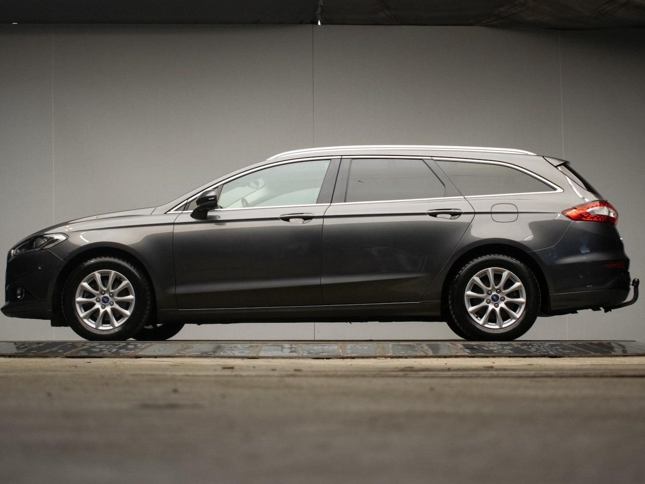 Ford Mondeo Wagon - 1.5 Titanium Styling Pack (PANORAMADAK,SPORTSTOELEN,STOELVERWARMING,CAMERA,PDC,GETINT,CRUI - AutoWereld.nl