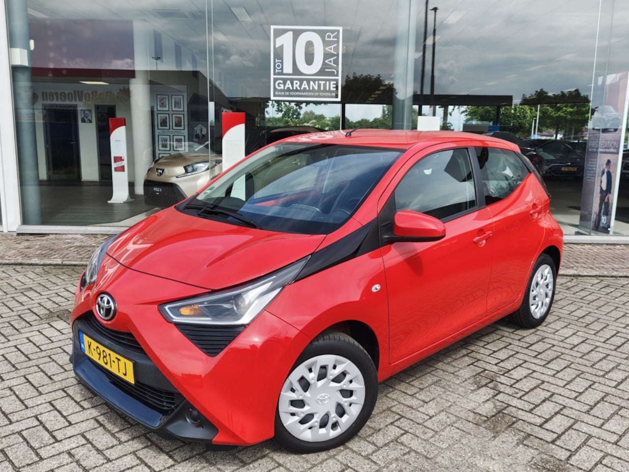 Toyota Aygo - 1.0 VVT-i x-play | DAB | Android Auto | Achteruitrijcamera - AutoWereld.nl