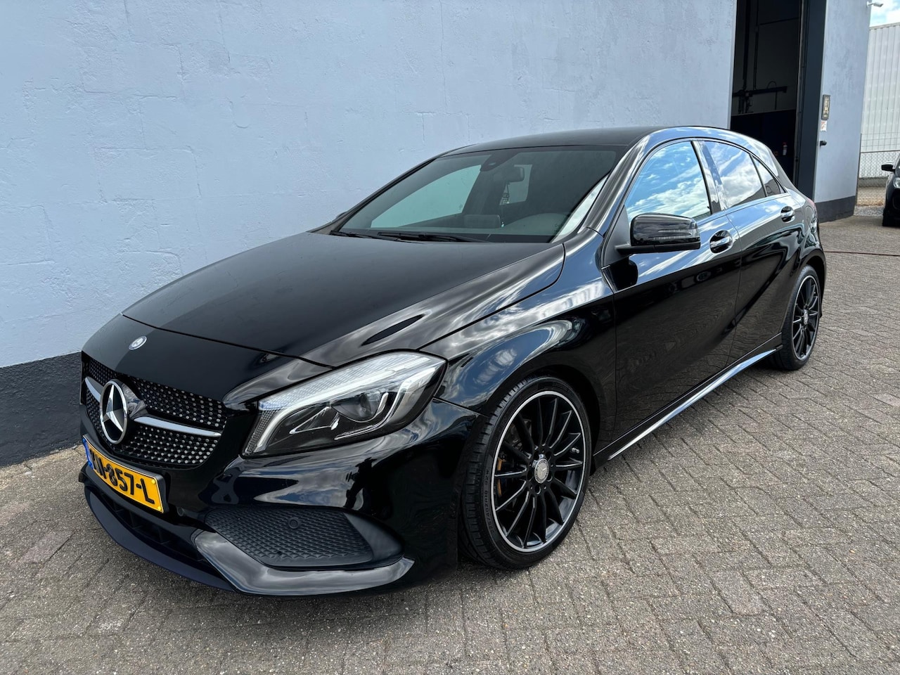 Mercedes-Benz A-klasse - 160 AMG Night Edition Plus - CarPlay - AutoWereld.nl