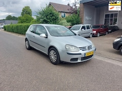 Volkswagen Golf - 1.6 FSI Trendline