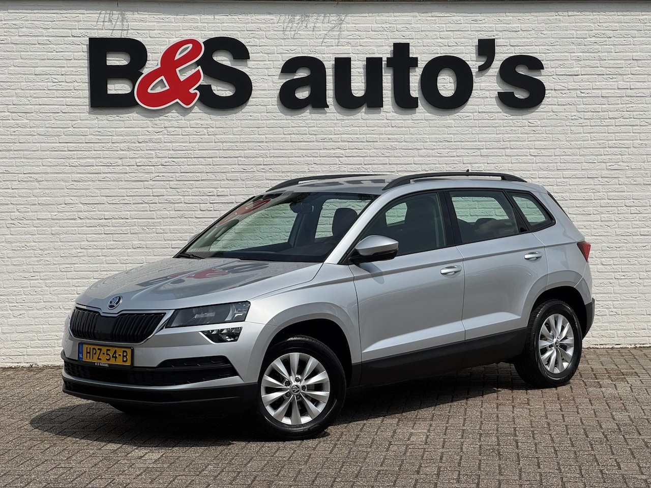 Skoda Karoq - 1.0 TSI Style Camera Clima Cruise Trekhaak Inductie laden Navigatie Keyless - AutoWereld.nl