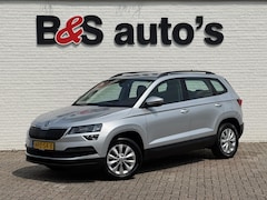 Skoda Karoq - 1.0 TSI Style Camera Clima Cruise Trekhaak Inductie laden Navigatie Keyless
