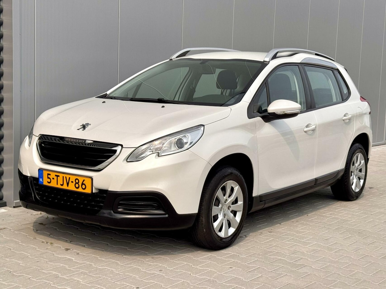 Peugeot 2008 - 1.2 VTi Active Nieuwe distributie | Lage KM ! - AutoWereld.nl