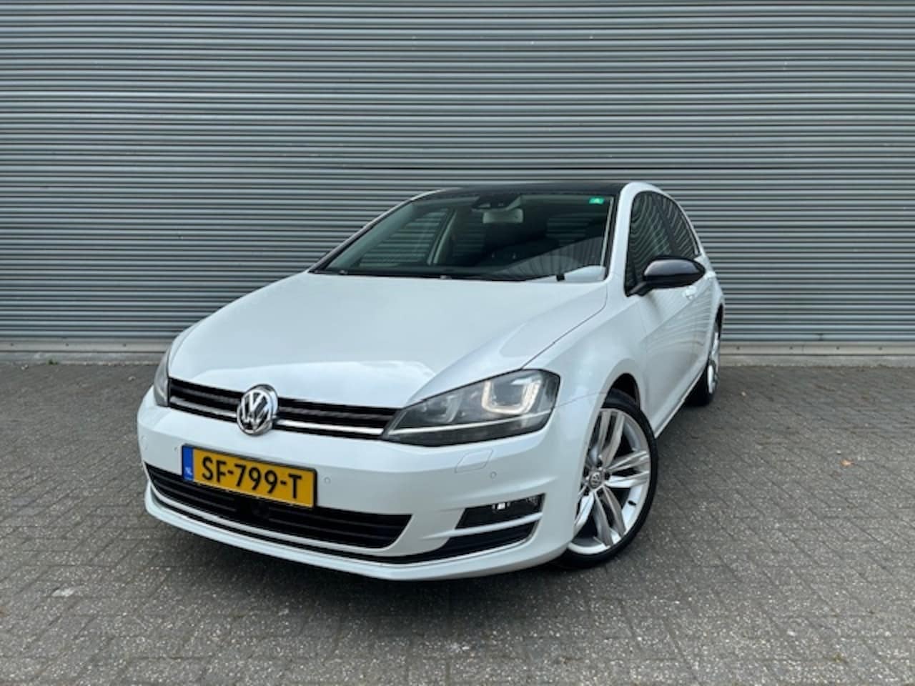 Volkswagen Golf - 1.4 TSI ACT DSG Highline - Panoramadak - Leder - AutoWereld.nl