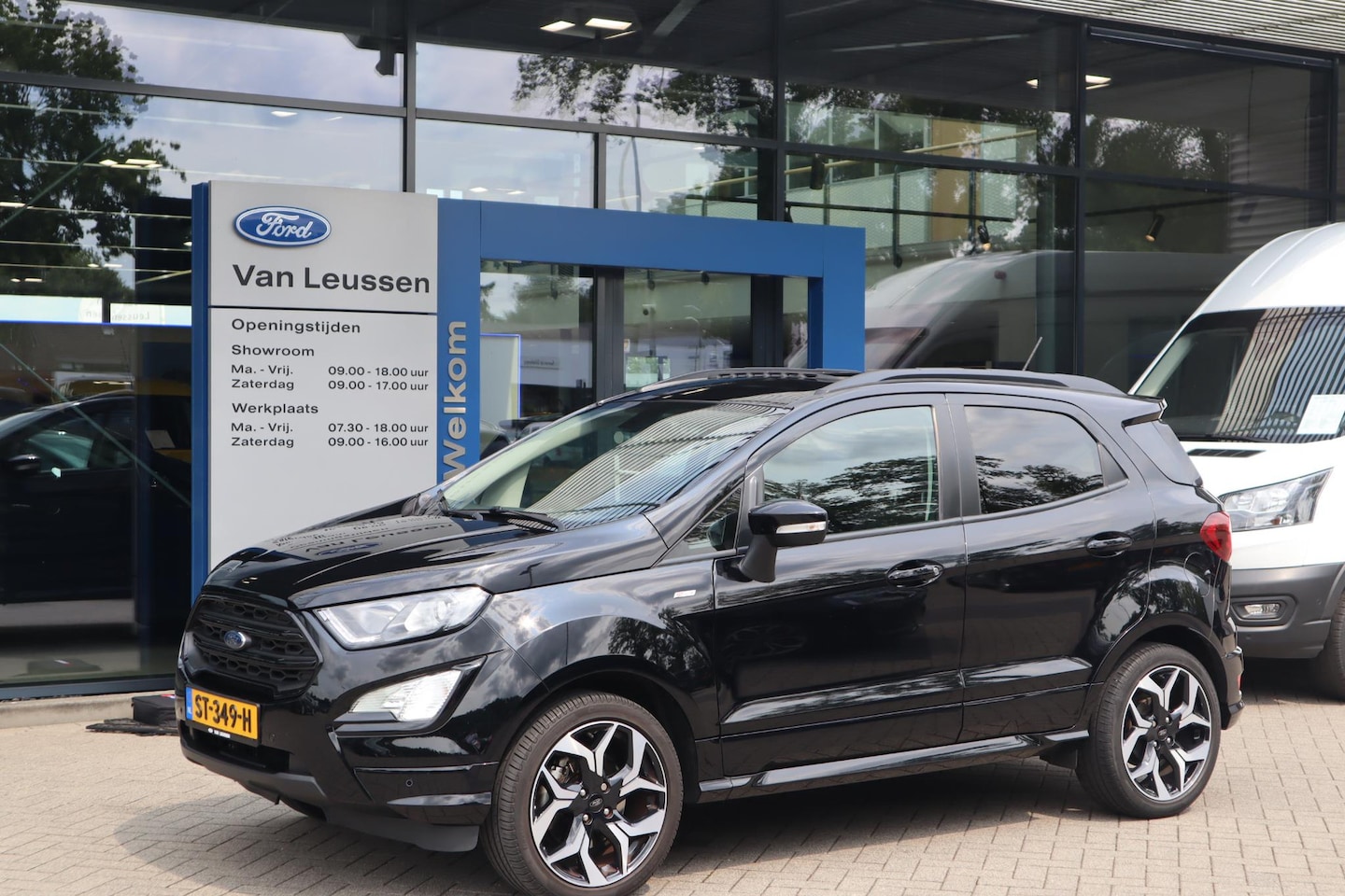 Ford EcoSport - 125PK ST-LINE BLACK WINTERPACK CLIMA CRUISE TREKHAAK 18"LM-VELGEN KEYLESS P-SENSOREN PRIVA - AutoWereld.nl