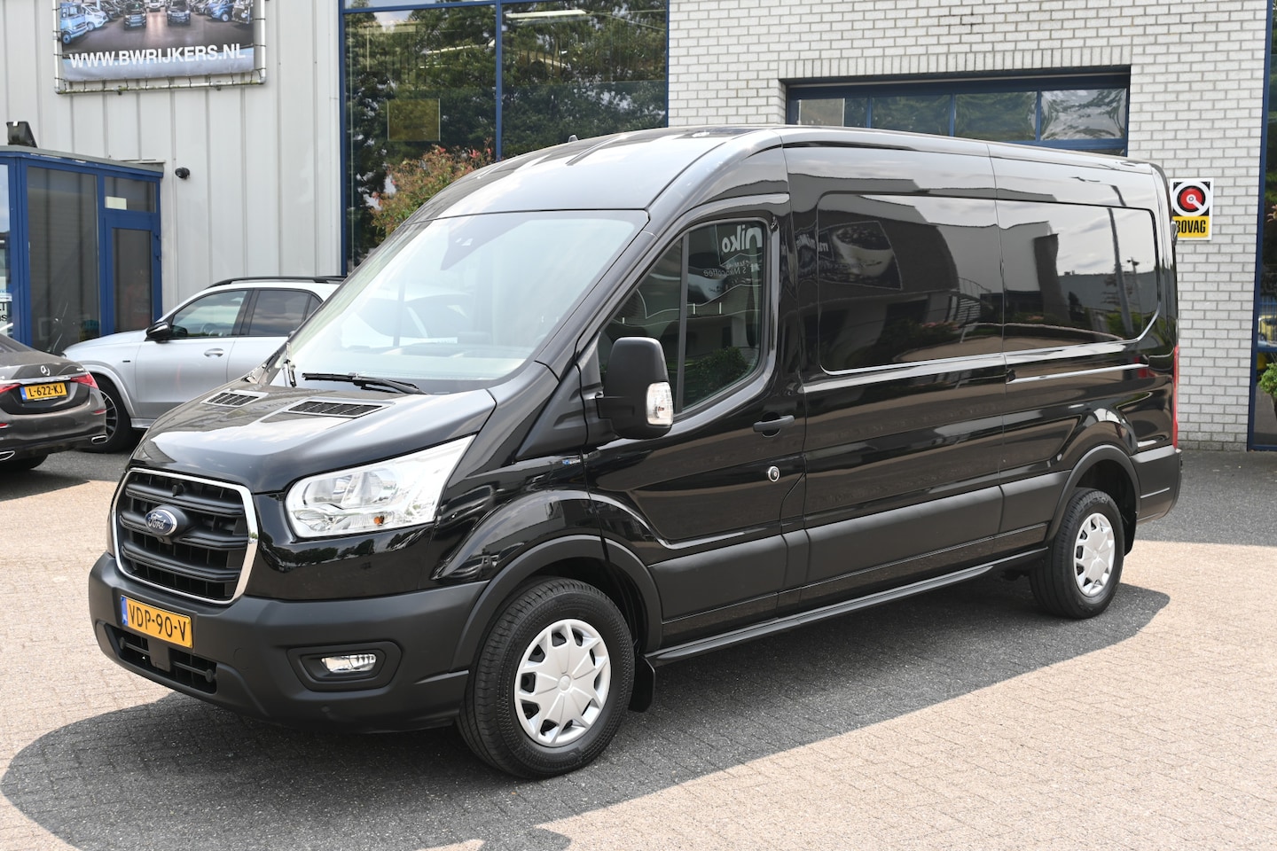 Ford Transit - 350 L3H2 130 pk 2.0 TDCI Adaptive cruise control, Navigatie, Camera, Trekhaak - AutoWereld.nl