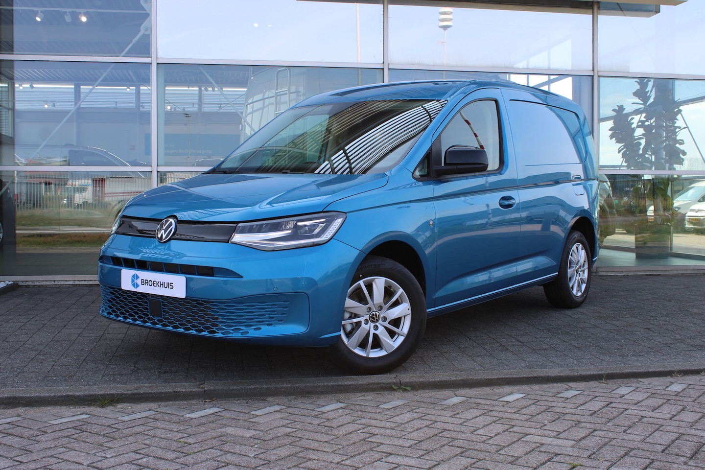 Volkswagen Caddy Cargo - Style | 123 PK | DSG | Trekhaak | Navigatie | Digitaal Dashboard | PDC | Achteruitrijcamer - AutoWereld.nl