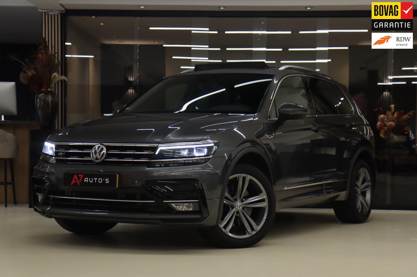 Volkswagen Tiguan - 2.0 TSI 4Motion R/PANO/LANE ASSIST/CAM/ACC/VOL - AutoWereld.nl