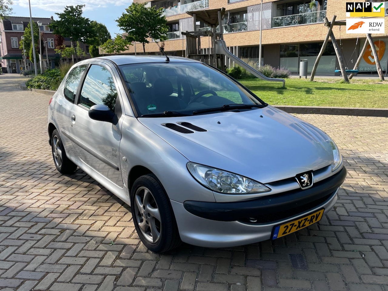 Peugeot 206 - 1.1 XR Challenge 1.1 XR Challenge, Lmv, Radio-CD/MP3 speler! - AutoWereld.nl