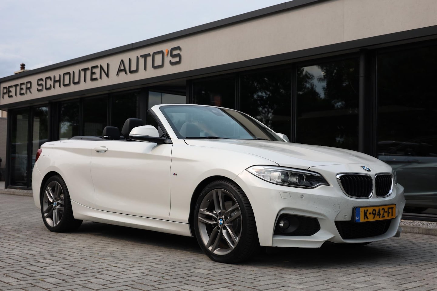 BMW 2-serie Cabrio - 220i Aut. M-Pakket High Executive | Leder | Navi | LED | 18"LMV - AutoWereld.nl