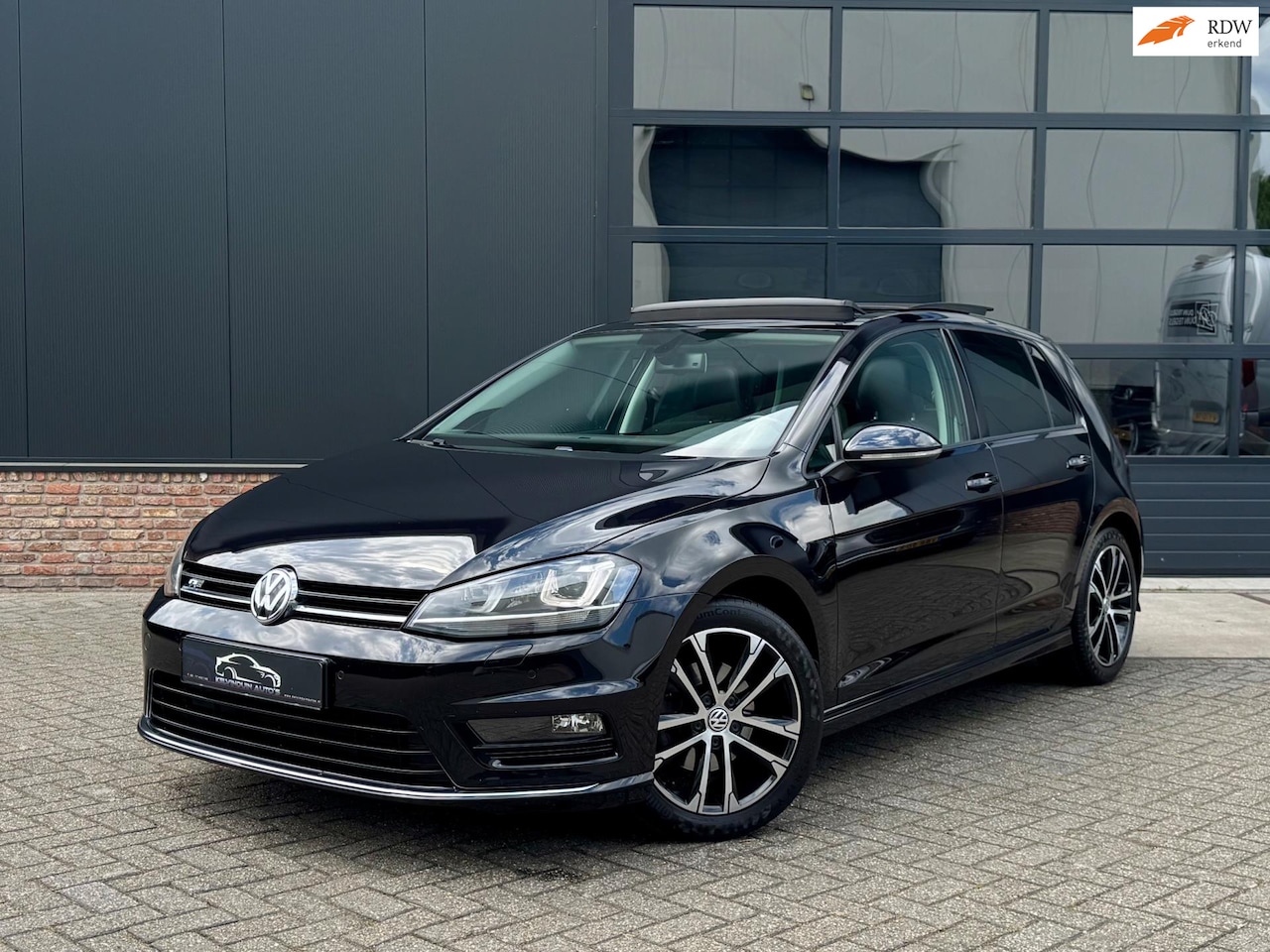 Volkswagen Golf - 1.4 TSI ACT Highline R-Line Navi/Pano/Xenon - AutoWereld.nl