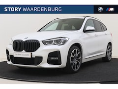 BMW X1 - sDrive18i Executive Automaat / Panoramadak / Trekhaak / Achteruitrijcamera / LED / Park As