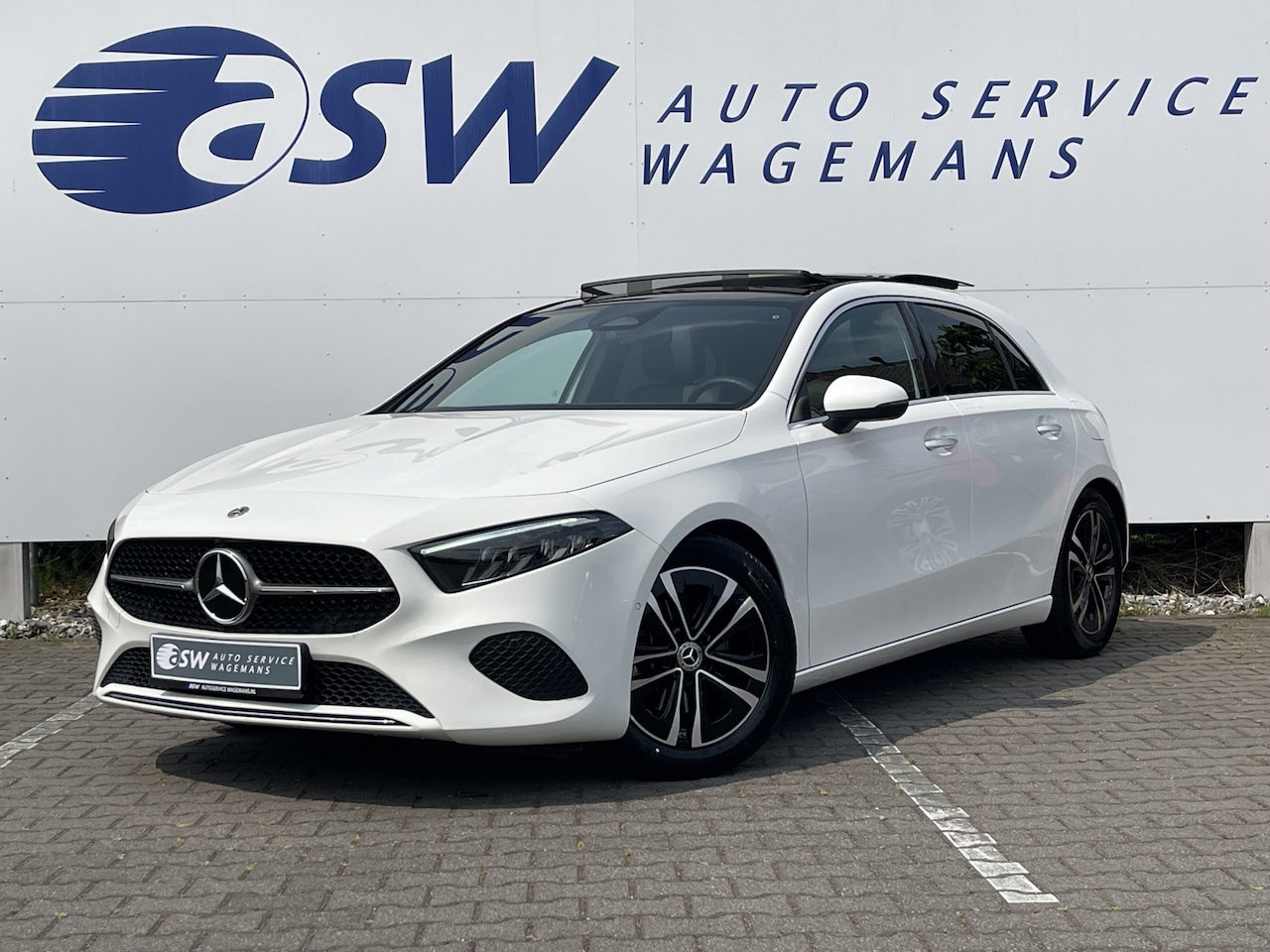 Mercedes-Benz A-klasse - 180 Luxury Line | Facelift | Pano | Ambiente | Camera | CarPlay | LED | Keyless | DAB+ - AutoWereld.nl