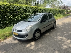 Renault Clio - 1.2-16V Special Line