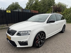Skoda Octavia Combi - 2.0 TSI RS 220 PK 6 Versn Clima/Stoelverw/Navi/Cam