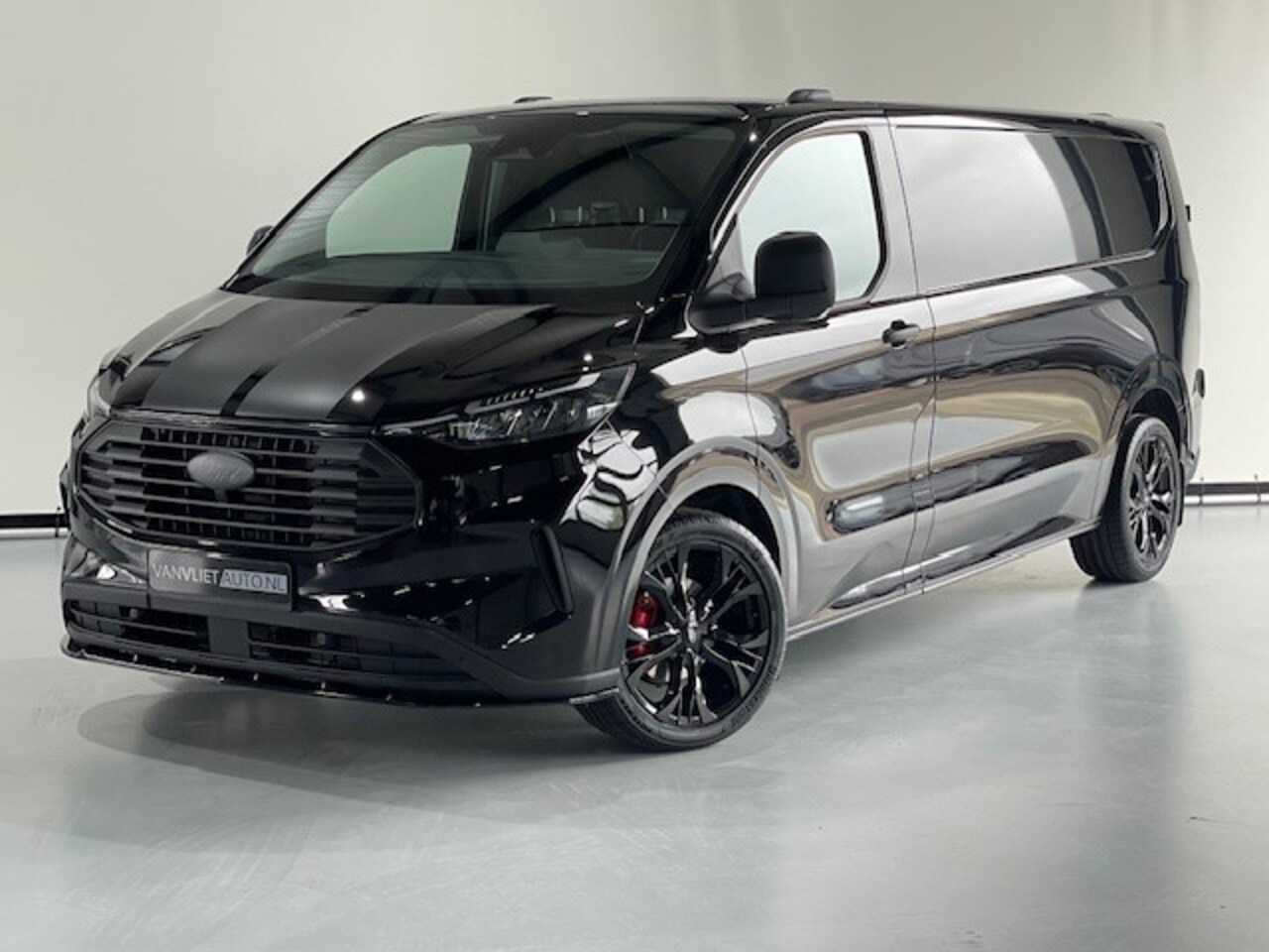 Ford Transit Custom - 320 2.0 TDCI L2H1 AUT 170 PK NEXT LEVEL Navi Apple Carplay / Camera / Trekhaak 2600 KG - AutoWereld.nl