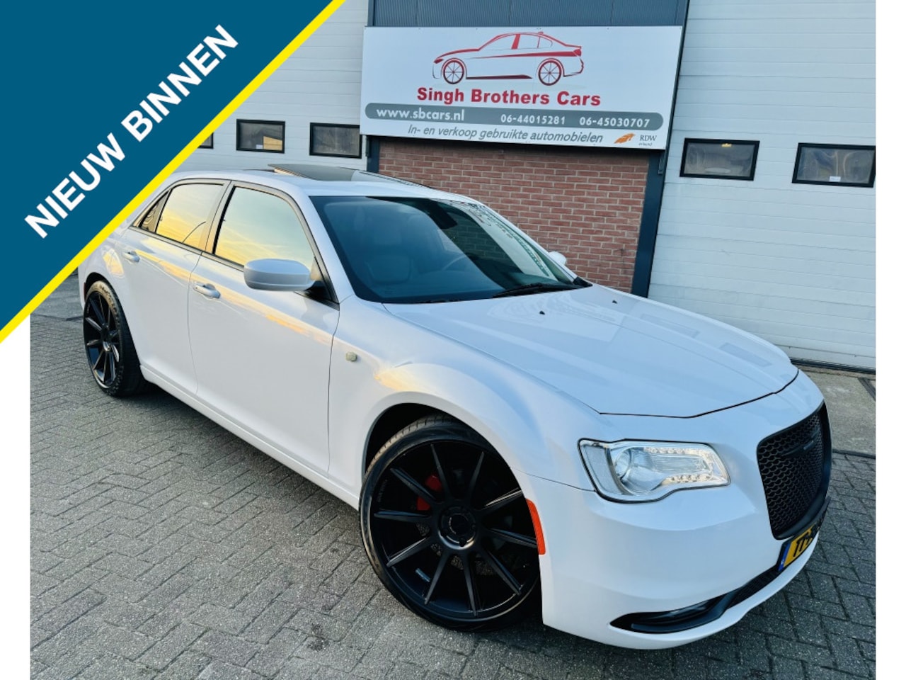 Chrysler 300C - 3.6 AUT KEYLESS CAMERA LEER NAVI XENON VOL!! - AutoWereld.nl