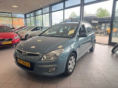 Hyundai i30 CW - 1.6i Dynamic NW. APK NAVI SCHADE BJ 2009
