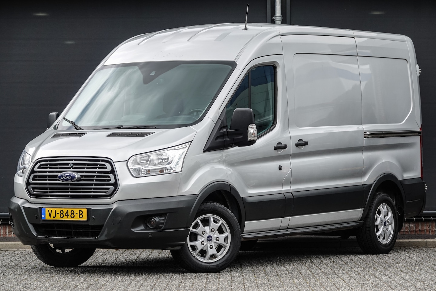 Ford Transit - L2H2 2.2Tdci 125Pk | Trend | 2xSchuifdeur | Achteruitrijcamera | Trekhaak | 16'' | Moondus - AutoWereld.nl