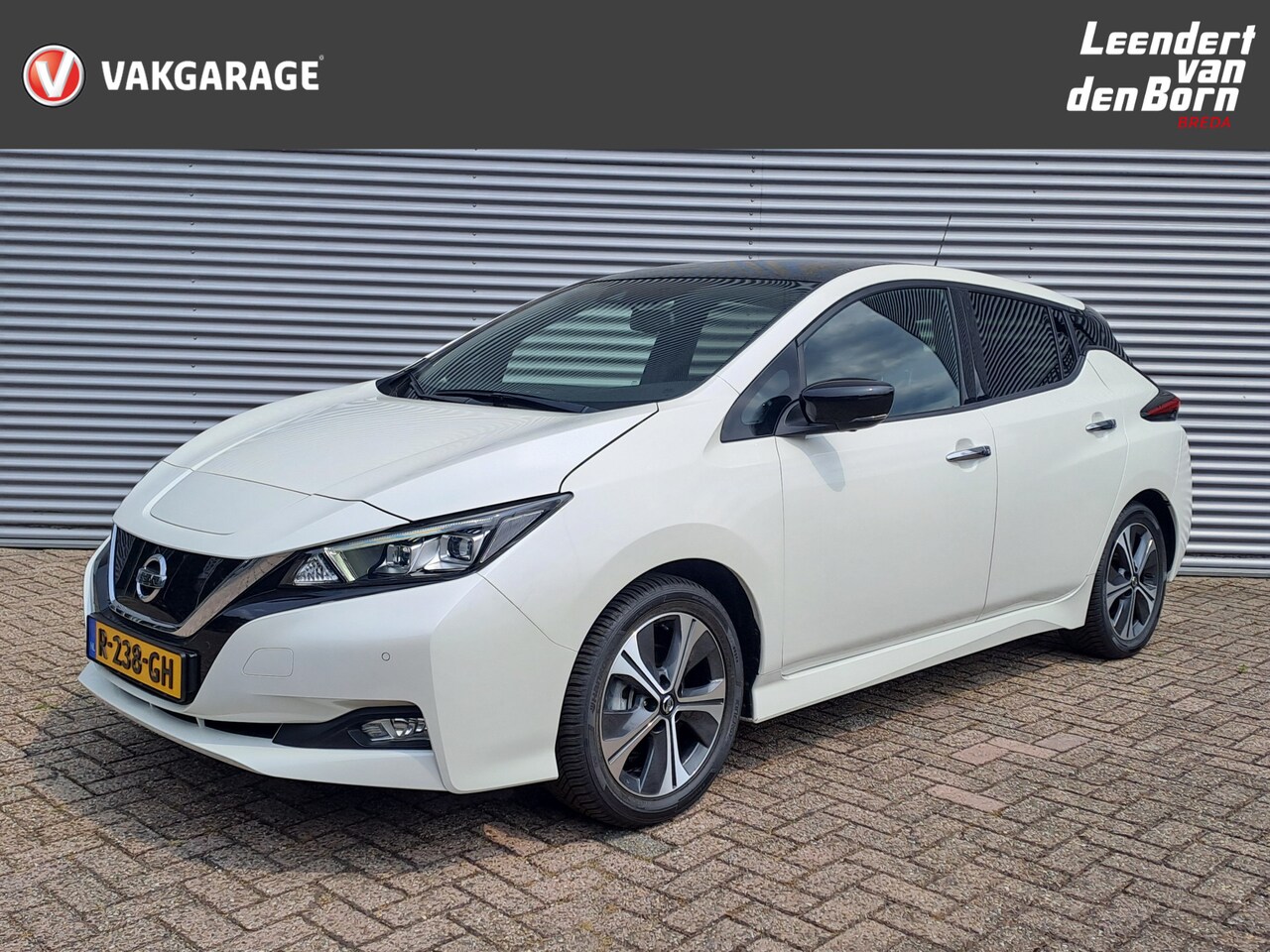 Nissan LEAF - Tekna 40 kWh Lederen bekleding | Stoel en stuur verwarming | Navigatie | ProPilot | E-Peda - AutoWereld.nl