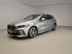 BMW 1-serie - 5-deurs 118i | M-Sportpakket | LED | Navigatie | Schuifdak | Stoelverwarming | Sportstoele