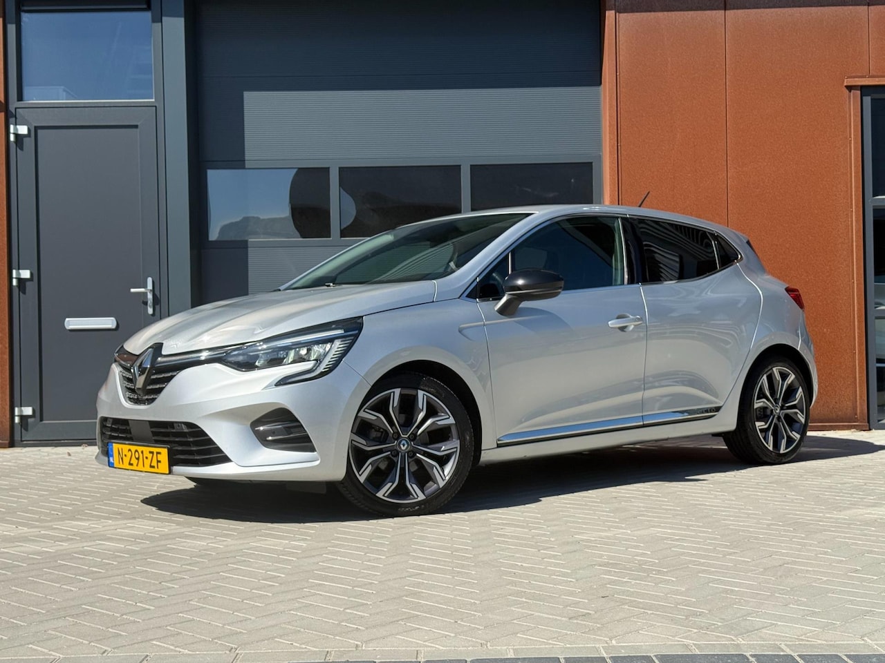Renault Clio - 1.0 TCe Intens | Digital Cockpit | NAVI | CarPlay | LED | Cruise | Clima | PDC | LM | Came - AutoWereld.nl