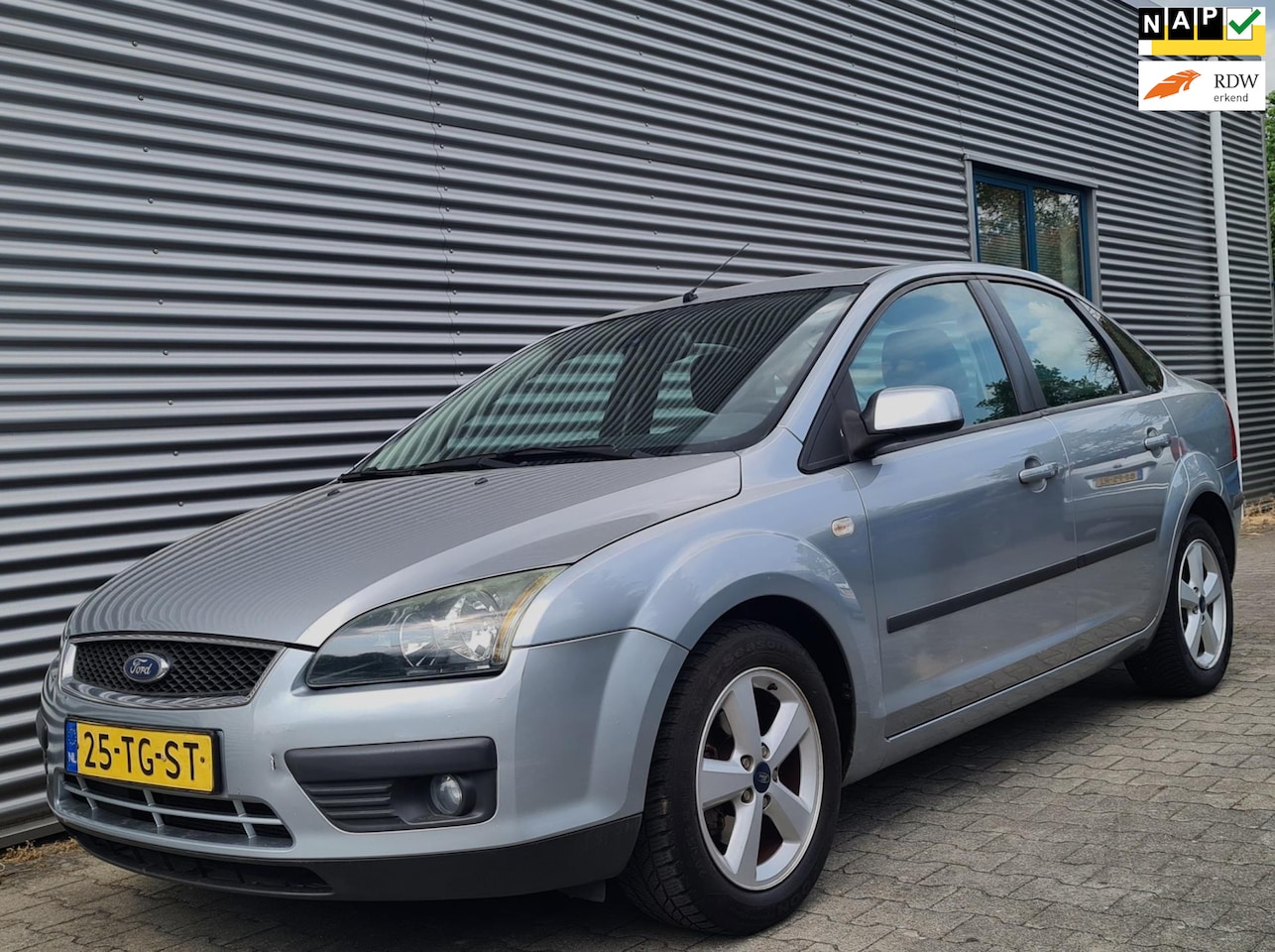 Ford Focus - 1.6-16V Futura 08-2006 Grijs Metallic - AutoWereld.nl