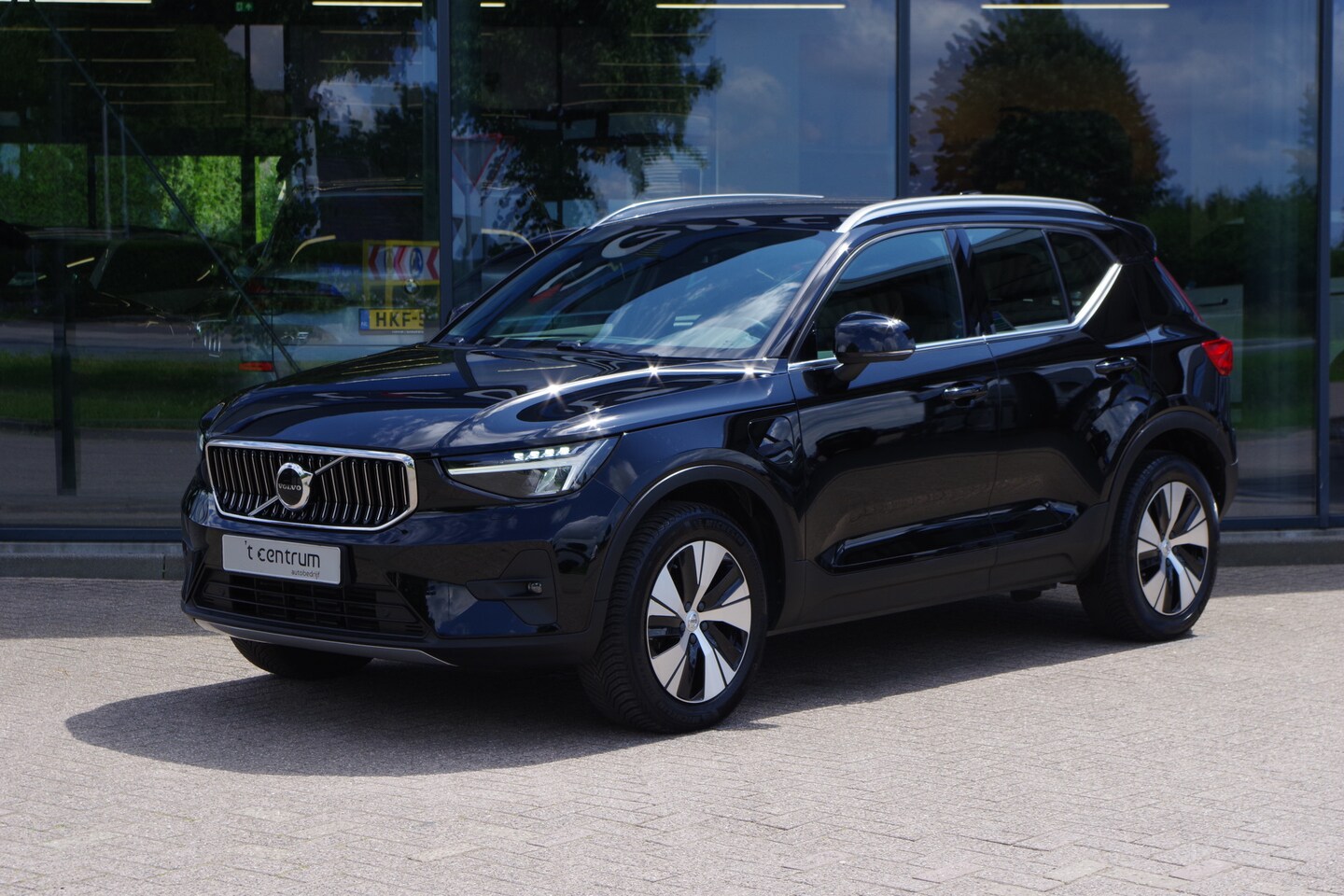 Volvo XC40 - 1.5 T4 Plug-in hybrid 211 PK Plus Bright, Winterpakket, Camera, Carplay - AutoWereld.nl