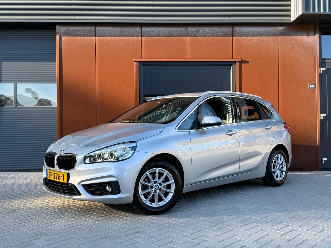 BMW 2-serie Active Tourer - 218d Executive | Automaat | Airco | PDC | Cruise Control | Keyless - AutoWereld.nl