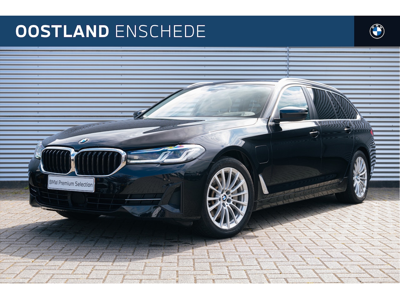 BMW 5-serie Touring - 530e xDrive High Executive Automaat / Panoramadak / Laserlight / Parking Assistant Plus / - AutoWereld.nl