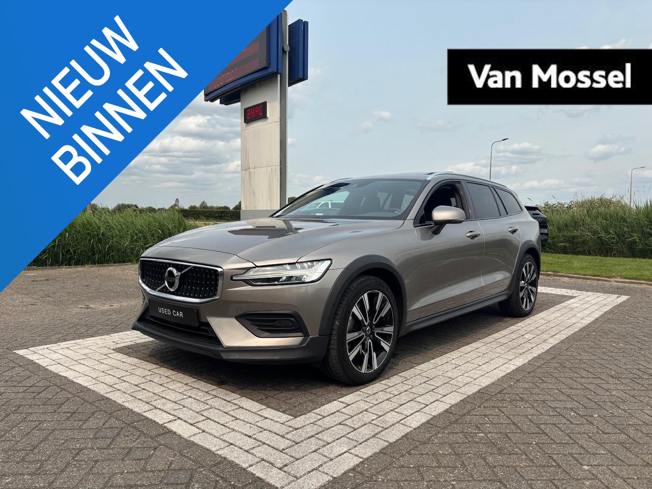 Volvo V60 Cross Country - 2.0 T5 AWD  Pro 2.0 T5 AWD Pro - AutoWereld.nl