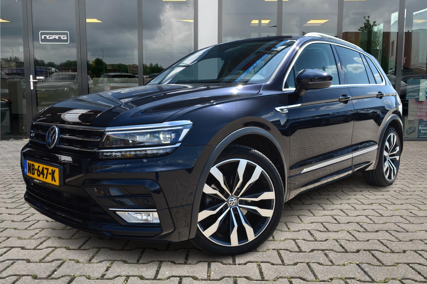 Volkswagen Tiguan - 1.4 TSI R-Line | Pano | 20 Inch | Trekhaak | - AutoWereld.nl
