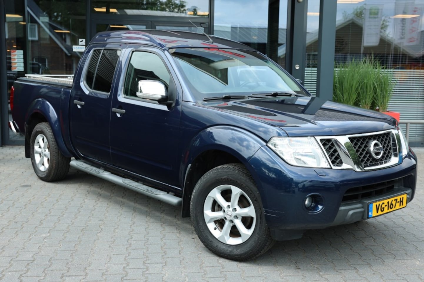 Nissan Navara - 2.5 DCI DUBBEL CABIN SE 5 SITZ VAN - AutoWereld.nl