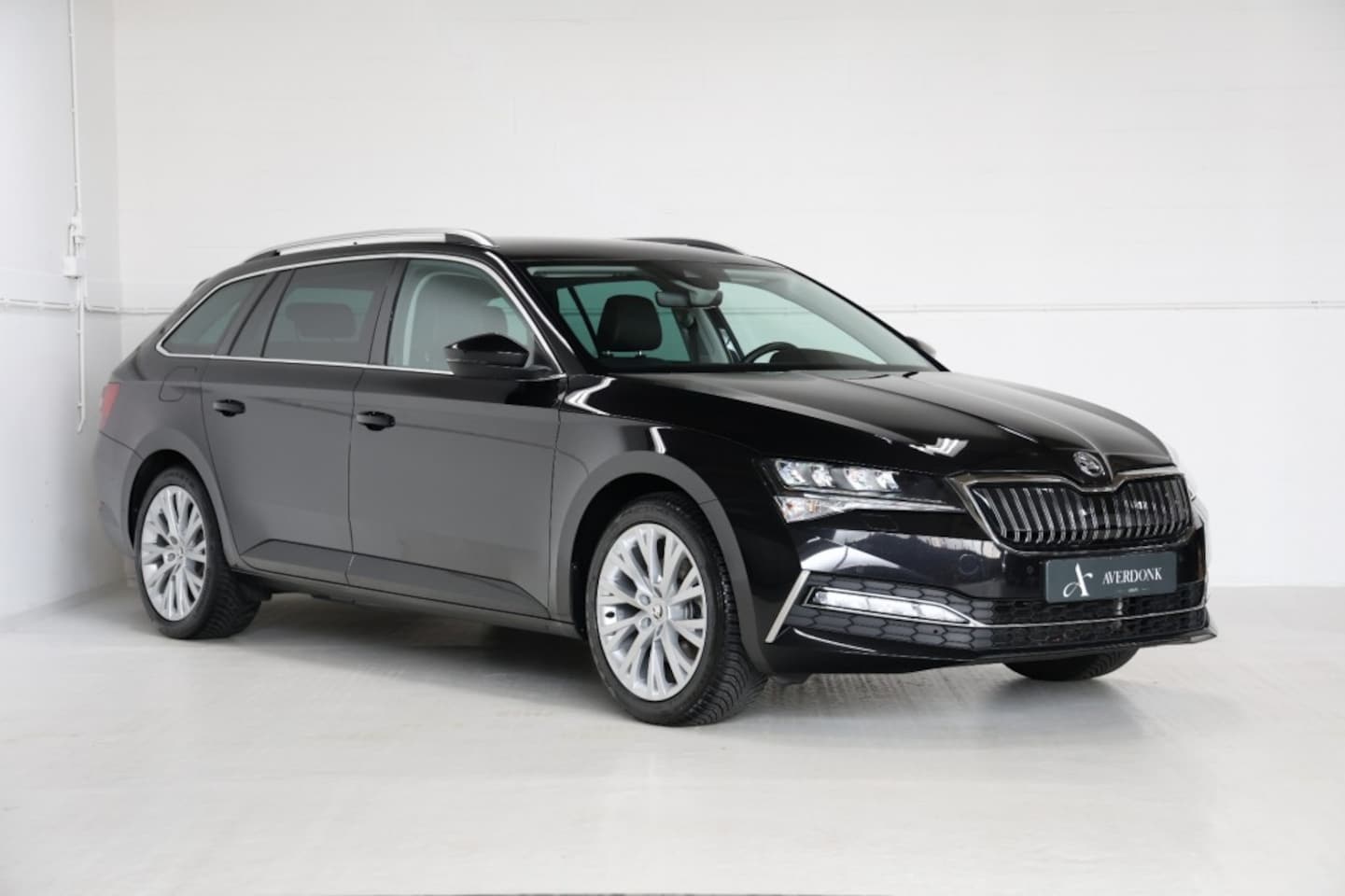 Skoda Superb Combi - Combi 1.4TSI iV 218PK Business Ed. Plus *NAP/Trekh/Virtual/Stoelvw/Keyless* - AutoWereld.nl