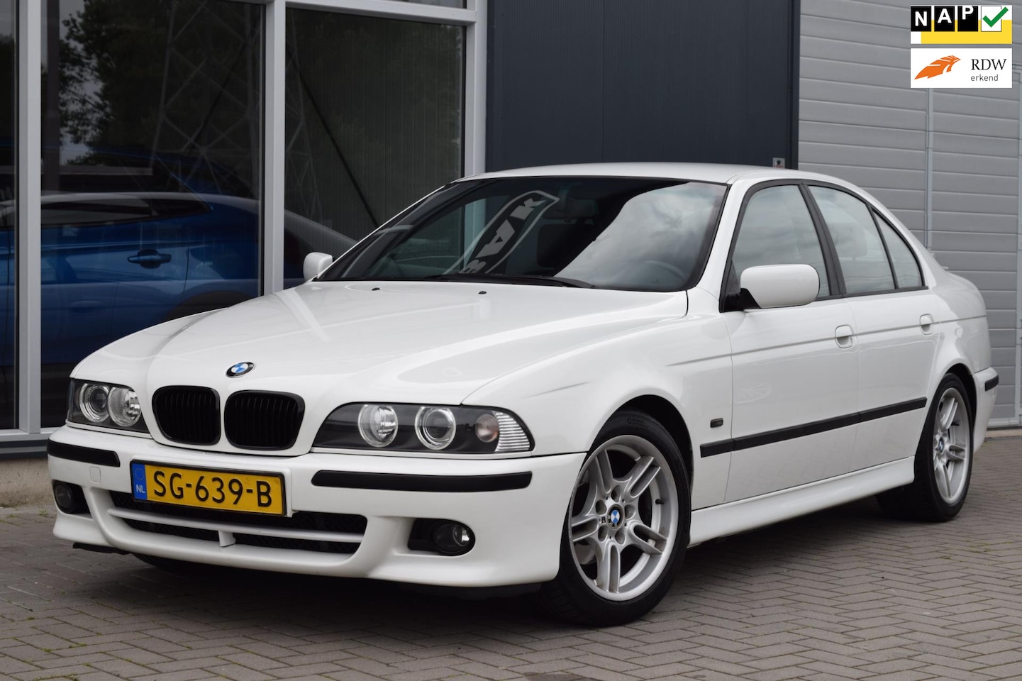 BMW 5-serie - 525i M-Sport | Automaat | Clima | Cruise | APK 5-2026 ! - AutoWereld.nl