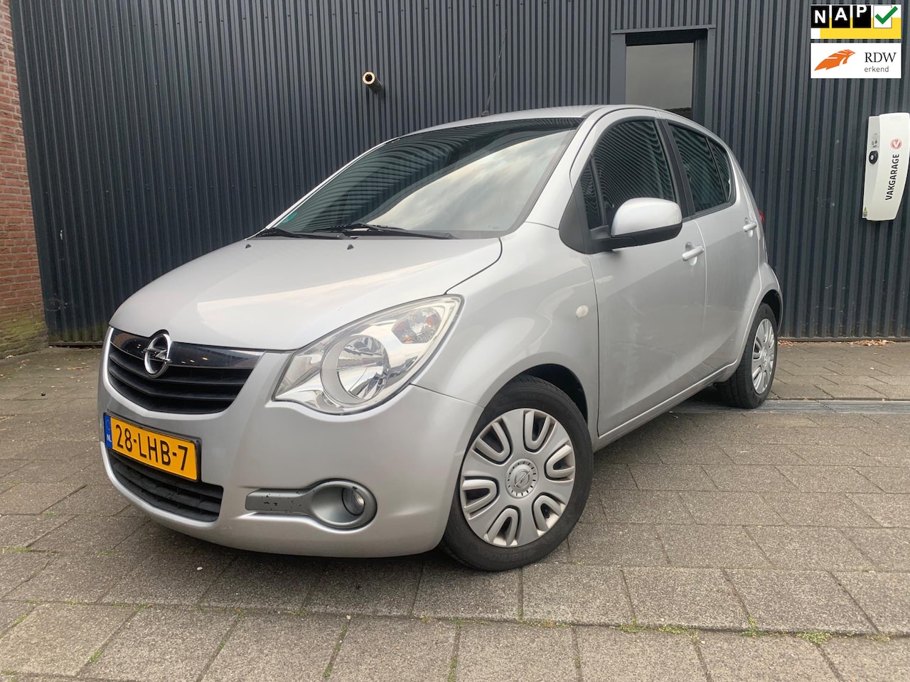 Opel Agila - 1.2 Edition 1.2 Edition, AUTOMAAT, AIRCO, NAVI! - AutoWereld.nl