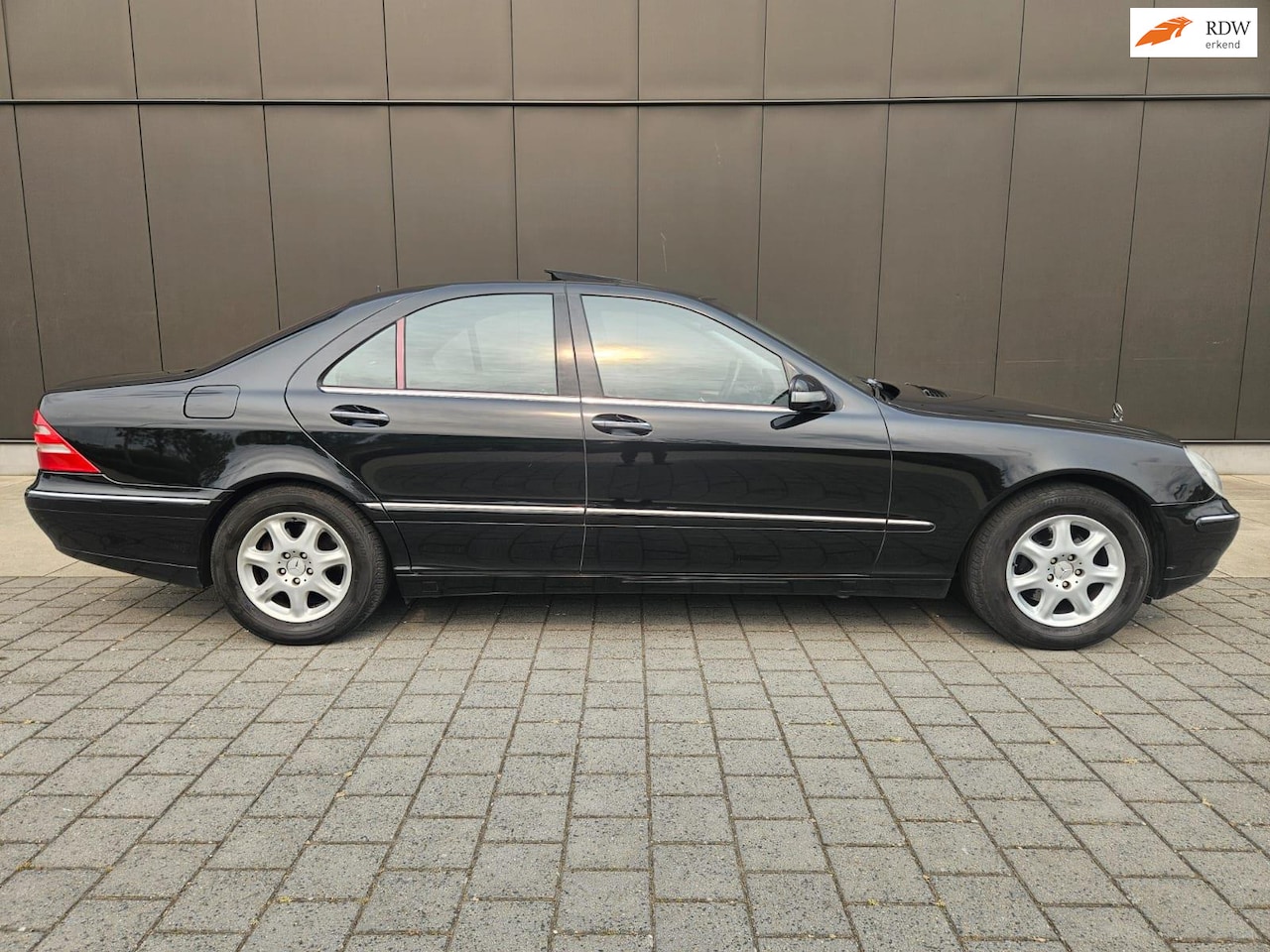 Mercedes-Benz S-klasse - 320 / LAGE KM / 2E EIGENAAR / SCHUIFDAK / STOELVERW / PARKEERSENSOREN - AutoWereld.nl