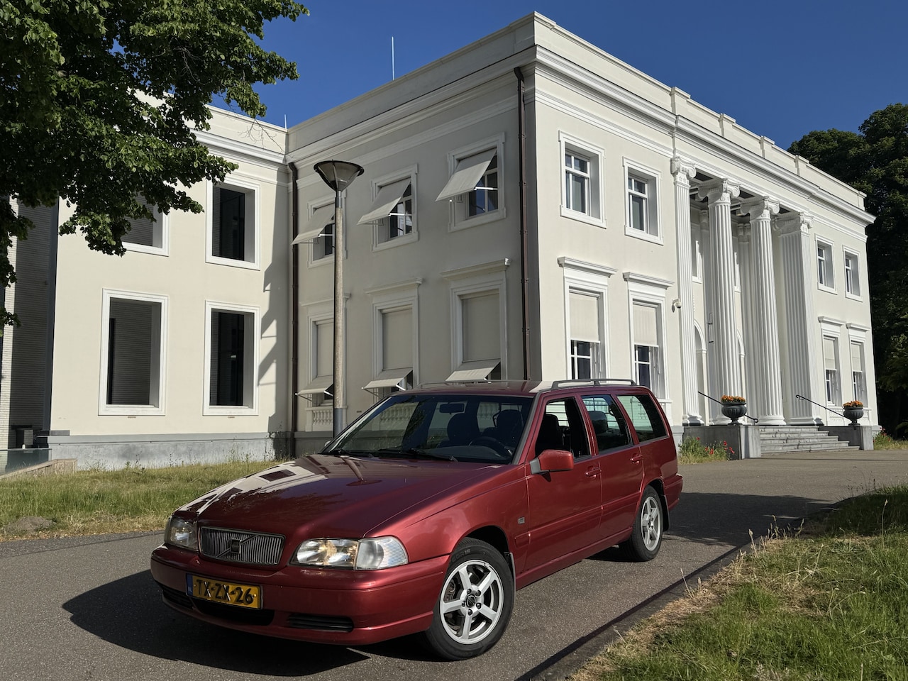 Volvo V70 - CLASSIC 2.5 EXTREEM MOOI - AutoWereld.nl