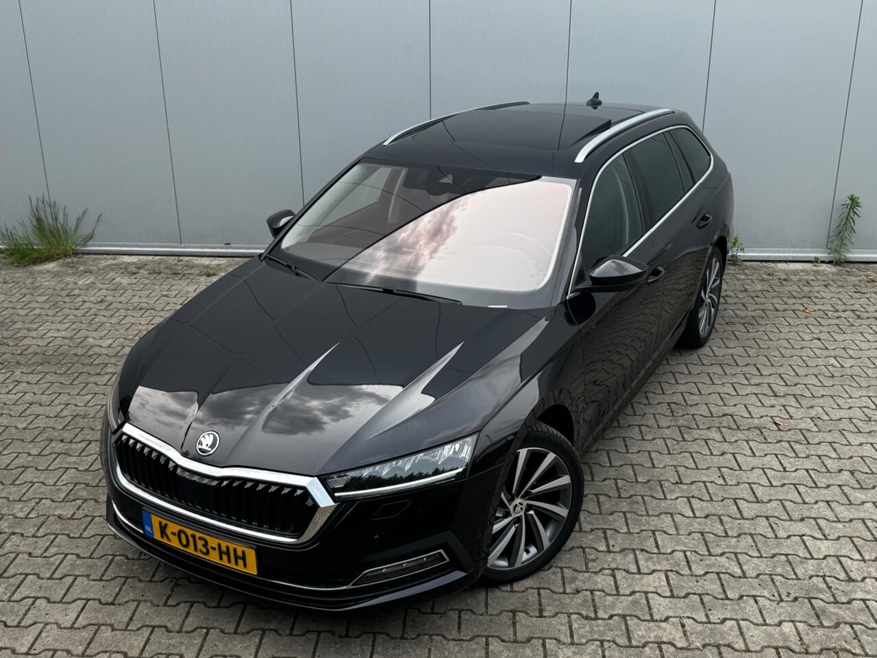 Skoda Octavia Combi - E-TSI 110PK BUSINESS PLUS PANORAMADAK CARPLAY VIRTUAL NAP NEDERLANDSE AUTO - AutoWereld.nl