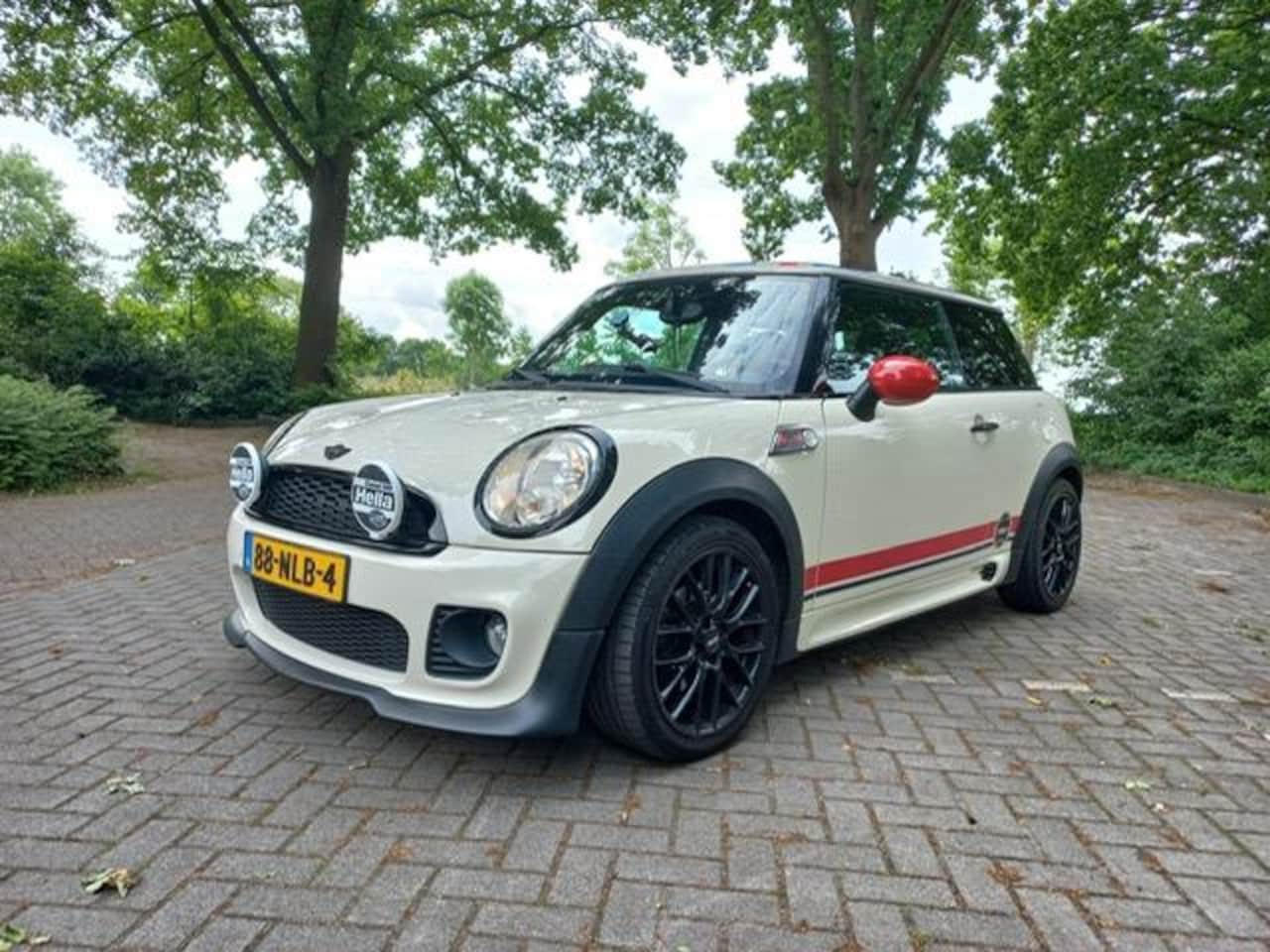 MINI Cooper - Mini 1.6 Business Line airco cruis navi elk ramen - AutoWereld.nl