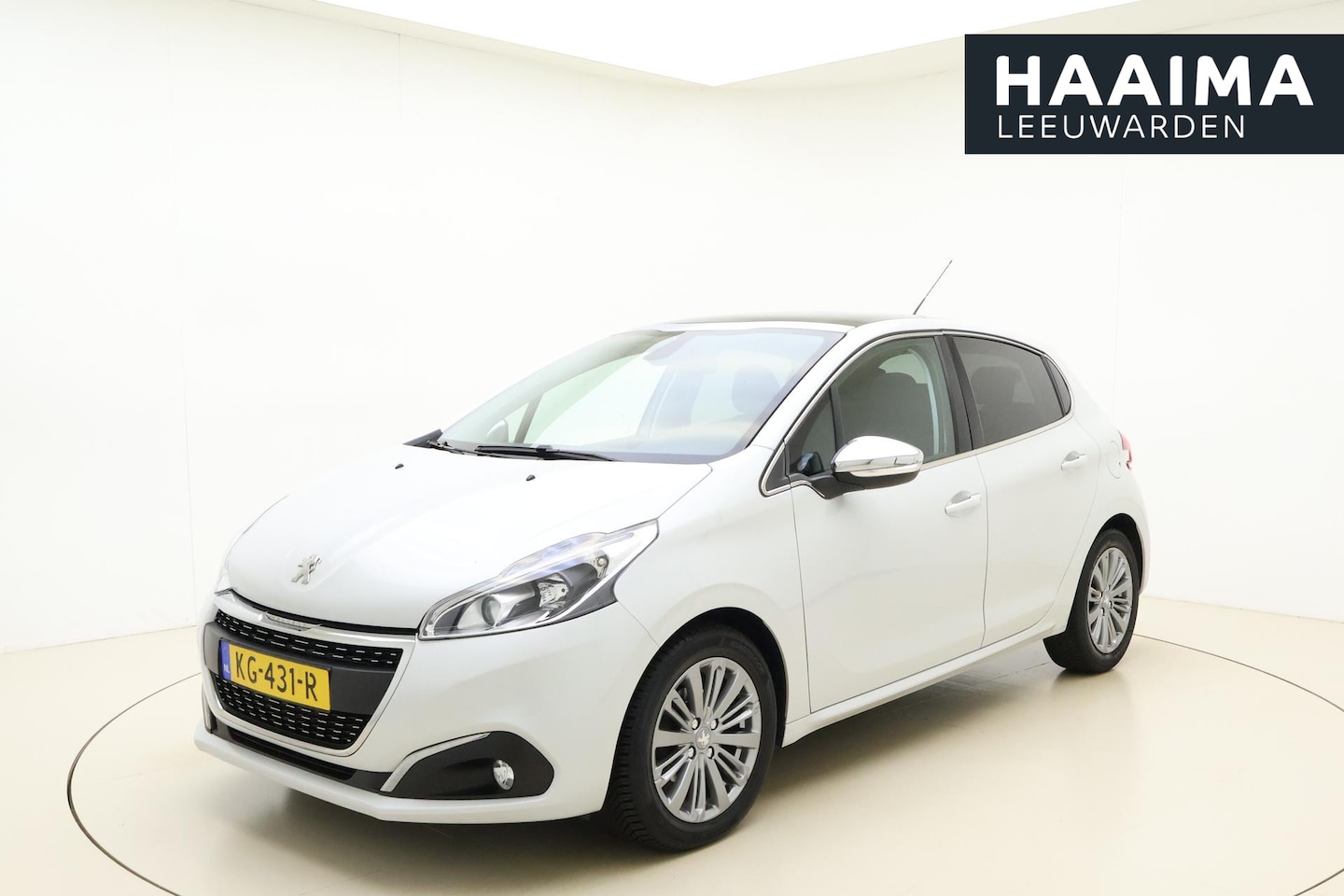 Peugeot 208 - 1.2 PureTech Allure 110 PK | Navigatie | Panoramadak | Climate control | Camera | Cruise c - AutoWereld.nl