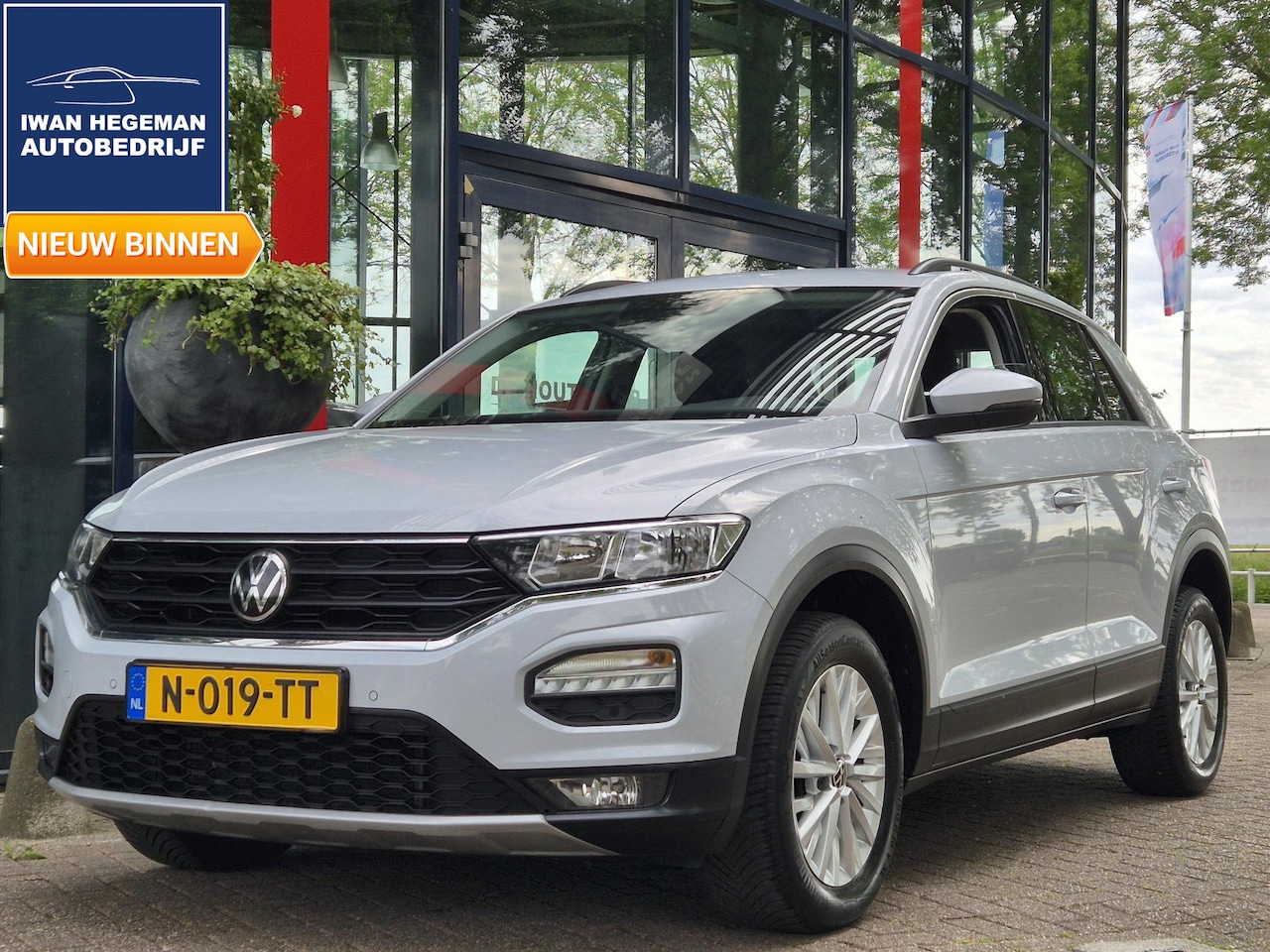 Volkswagen T-Roc - 1.0 TSI Style | PDC voor en achter | Achteruitrijcamera | LM Velgen | Airco | Cruise Contr - AutoWereld.nl