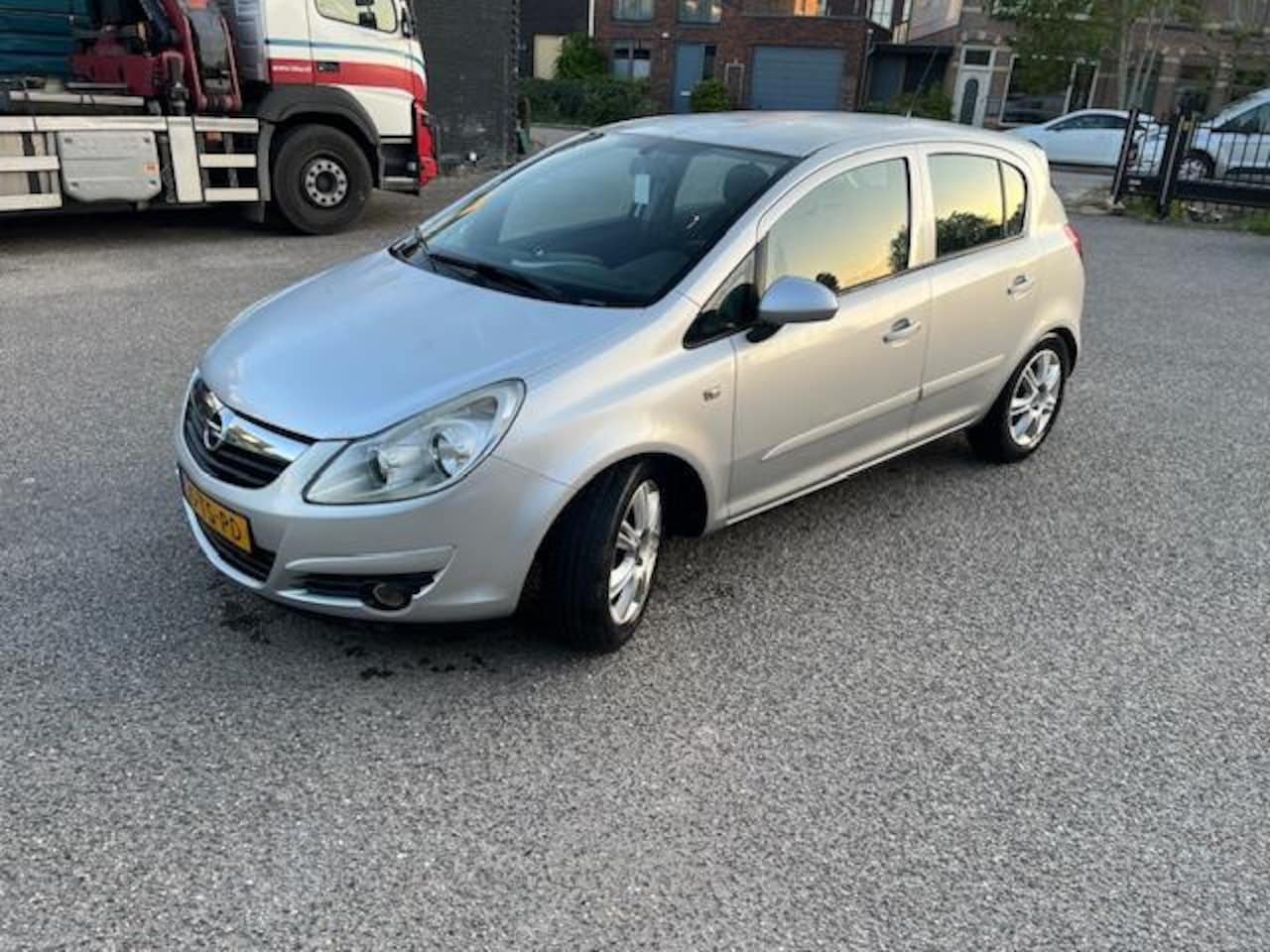 Opel Corsa - 1.4-16V Enjoy! Airco! Cruise! Apk t/m 01-2026! - AutoWereld.nl