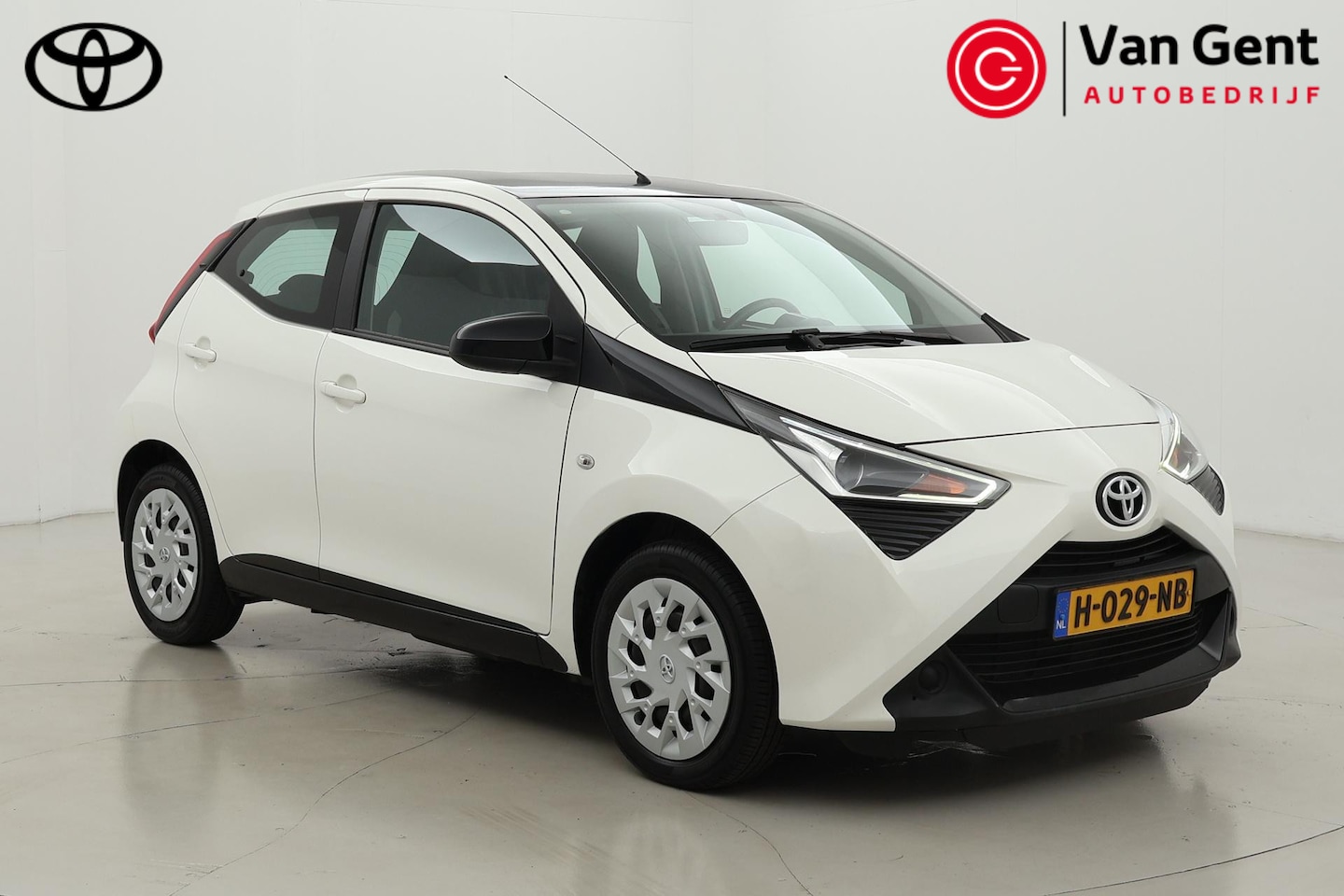 Toyota Aygo - 1.0 VVT-i x-play | Apple Carplay / Android Auto | Airco | Camera | Bluetooth - AutoWereld.nl