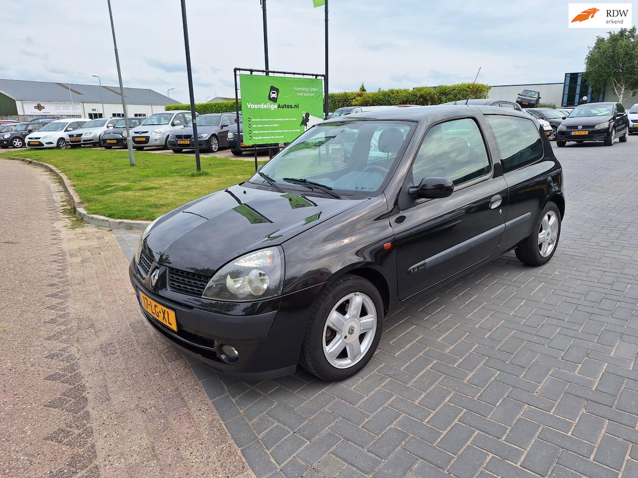 Renault Clio - 1.4-16V Privilège / Goede auto / APK maart 2026 - AutoWereld.nl