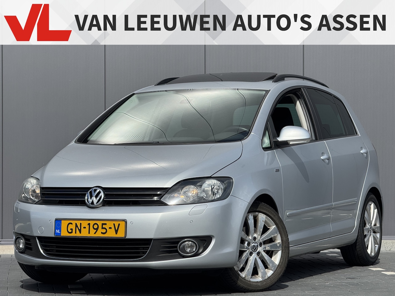Volkswagen Golf Plus - 1.6 TDI Highline | Stoel verwarming | Schuif kantel dak | Parkeersensoren voor en achter - AutoWereld.nl